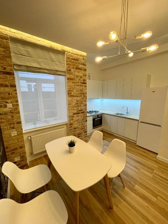 Apartment Centre Inn Chernivtsi Bagian luar foto