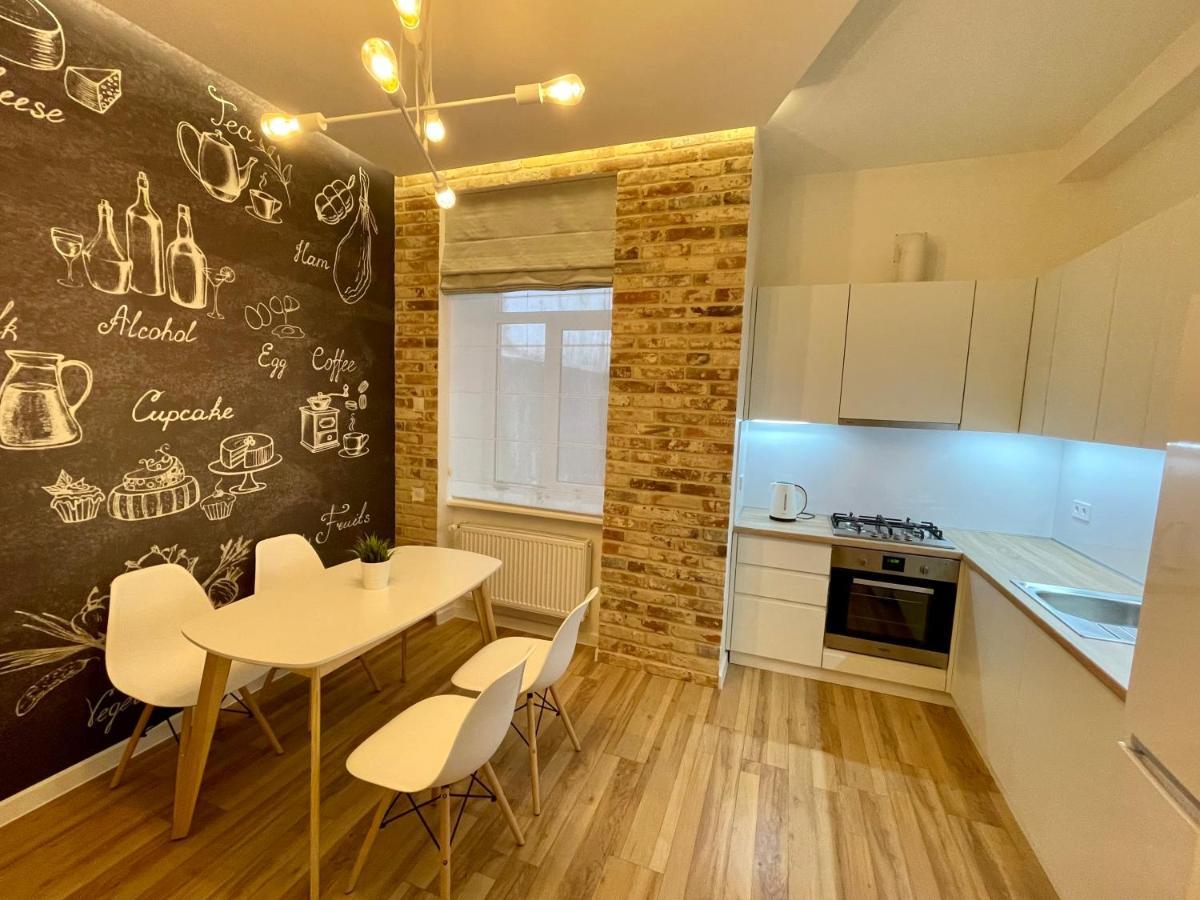 Apartment Centre Inn Chernivtsi Bagian luar foto