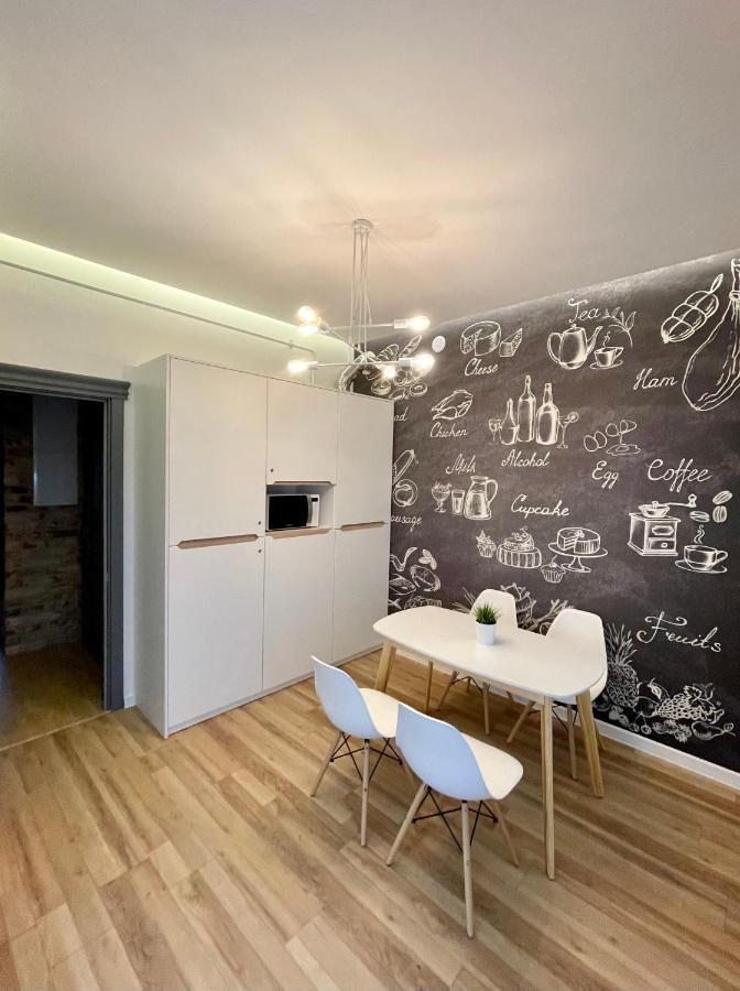 Apartment Centre Inn Chernivtsi Bagian luar foto